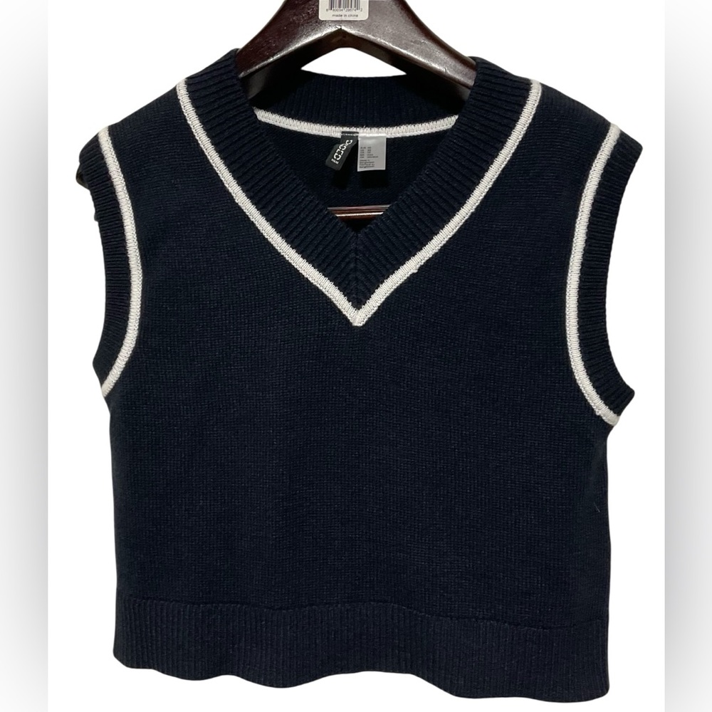H&M V-Neck Sweater Vest In Women’sSize XS
